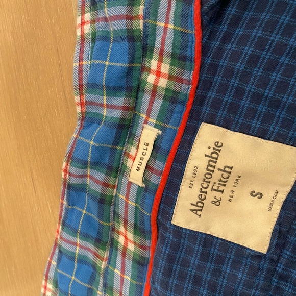 Men’s Abercrombie shirt - Picture 2 of 3